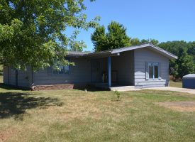 3 bd/1 ba home on 7 m/l acres for sale in Melrose, IA!