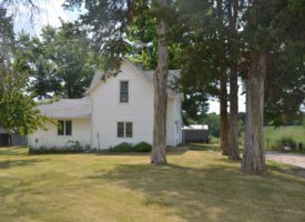 3 bd/1 ba home on an acreage for sale in Chariton, IA!