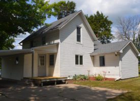 3 bd/1 ba home on an acreage for sale in Chariton, IA!